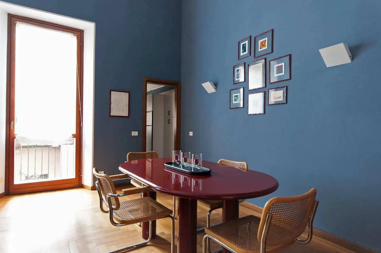 Fancy Blue Duomo Duplex Apartement Milán Apartmán