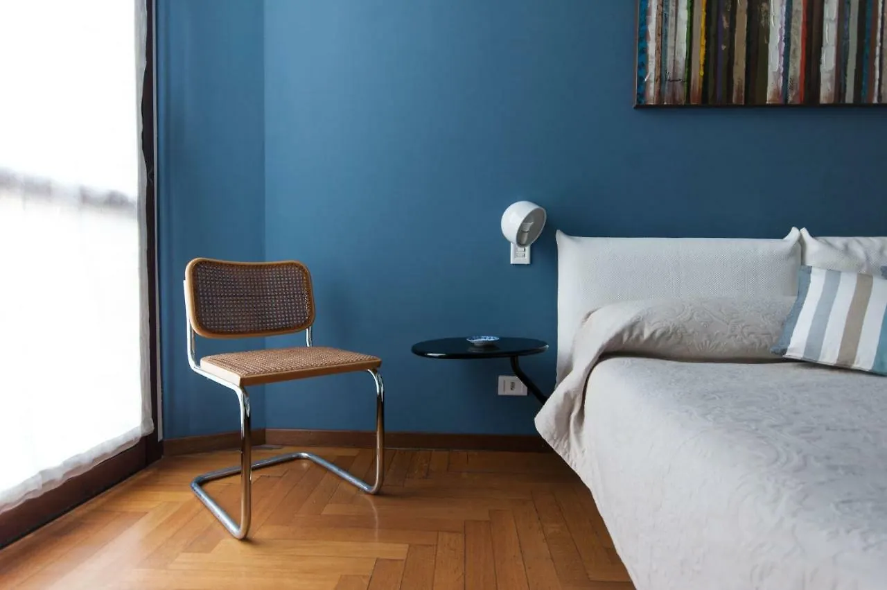 Fancy Blue Duomo Duplex Apartement Milán